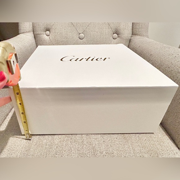 Large Cartier gift cardboard box just received - fresh as new - Picture 4 of 5